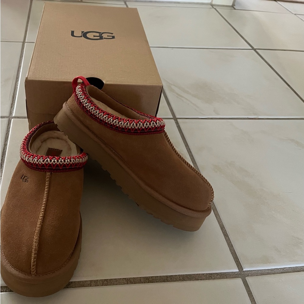 Ugg Tasman Chestnut youth/big kid size 2 (fits women size 5) New in box